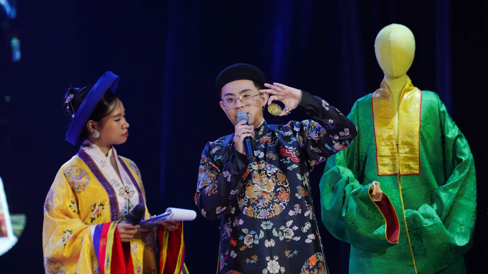 Researcher La Quoc Bao sharing insights on the Nhat Binh Attire Heritage