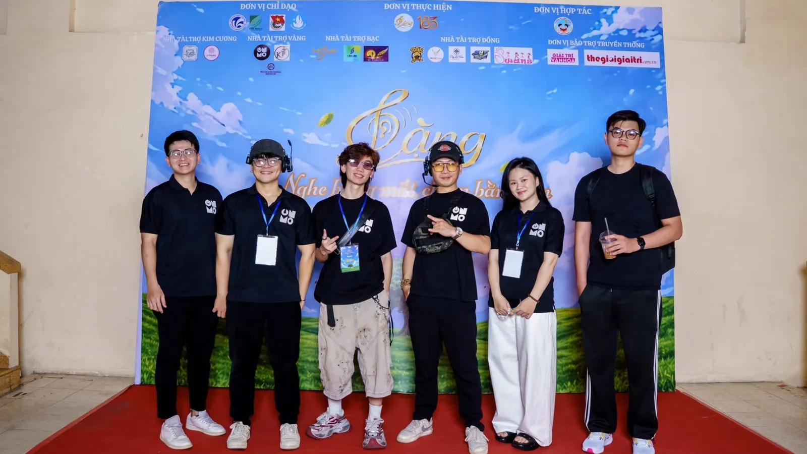 The Onvians at the "Lặng: Hearing with eyes, touching with hearts" event night
